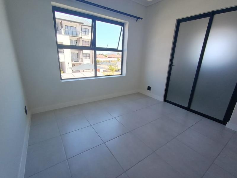 To Let 2 Bedroom Property for Rent in Zevenzicht Western Cape
